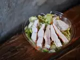 Listový salát s kuřecím masem