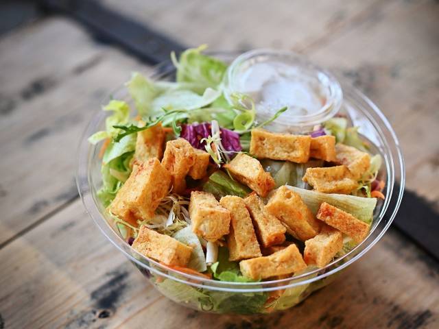 Listový salát s tofu